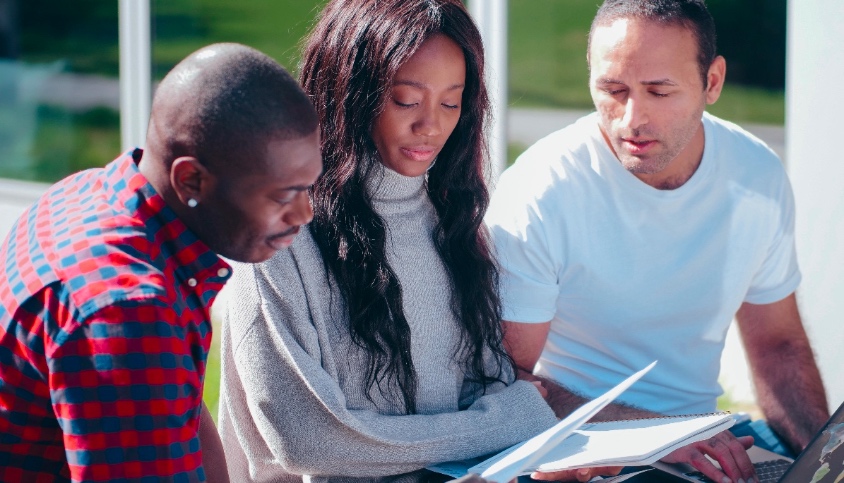 Meet, share ideas or partner with talented students, entrepreneurs, artistes and other skilled professionals around the world